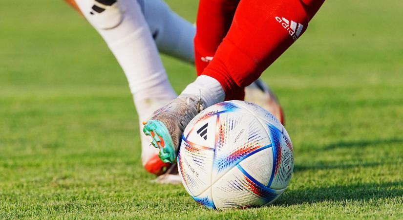 Ezt még a magyar bajnok játékos is megirigyelné: elképesztő gólt lőtt az éremesélyes klub labdarúgója