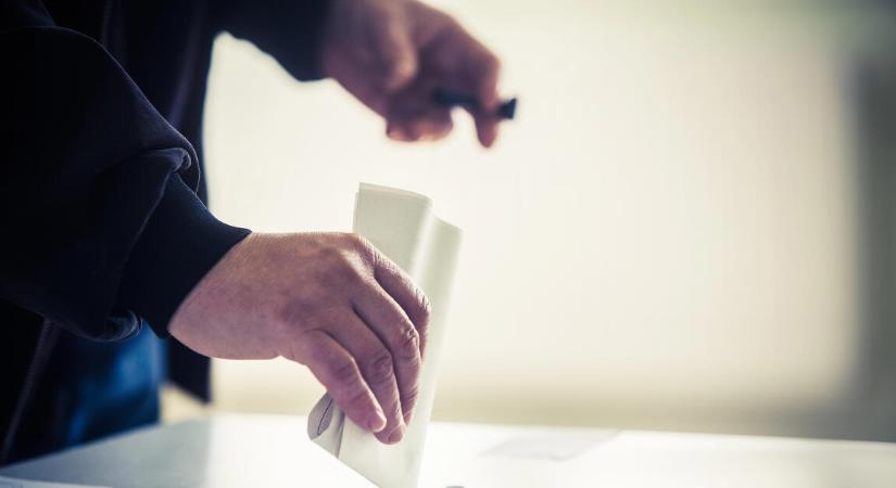 Annyian jelentkeztek át az április 12-i választásokra, hogy az plusz munkát adhat a szavazókörökben