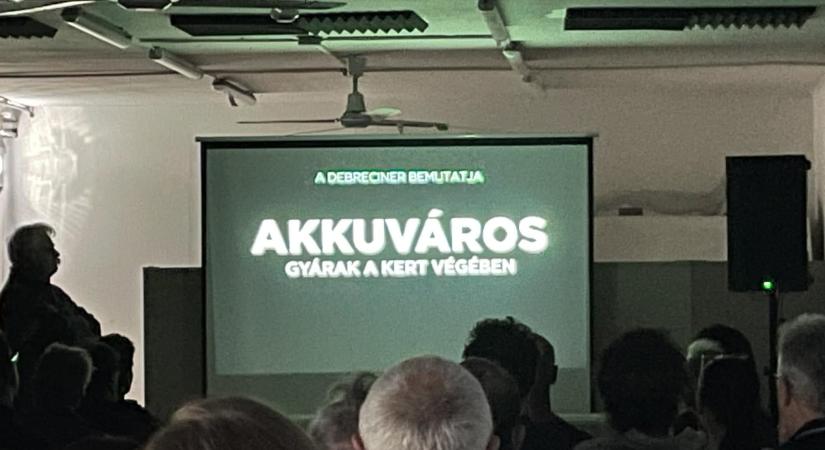 Akkuváros – Gyárak a kert végében címmel mutatják be a debreceni akkugyárak környezeti terheit feltáró dokumentumfilmet