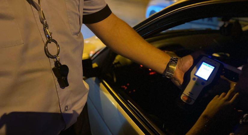 Őrizetbe vettek egy ittas sofőrt, miután megtagadta a vérvételt