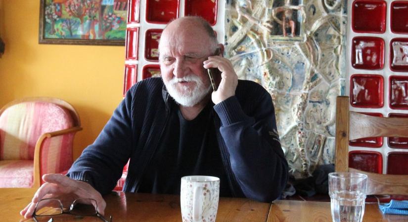 Egy ember kapálás közben is tudjon imádkozni!