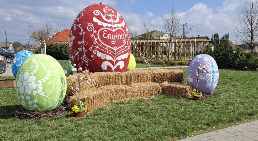 Különleges húsvéti látványosságok a település főterén (galéria)