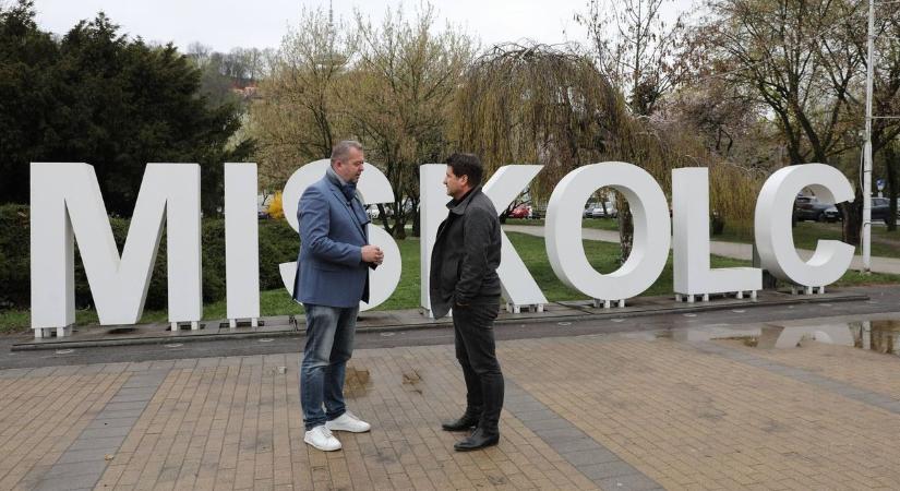 Miskolcra is beköltözött Hajdú Péter – videó!