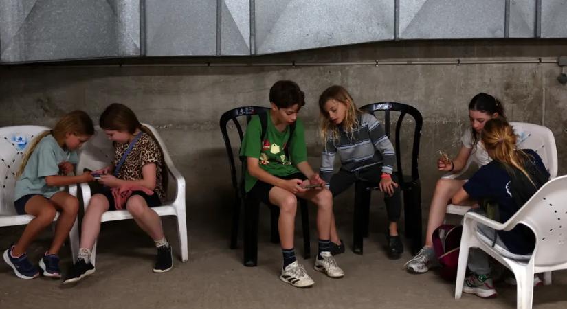 Továbbra is keresik az Irán felett lelőtt F-15E vadászbombázó legénységének eltűnt tagját