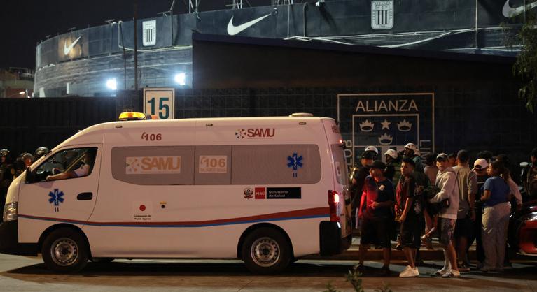 Tragédia Peruban: egy szurkoló meghalt, közel félszázan megsérültek a rangadó előtt