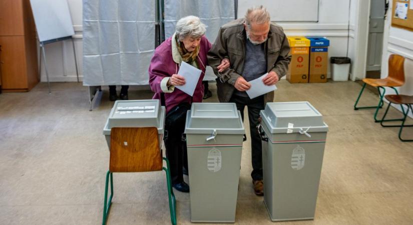 Több részre oszthatják azokat a szavazóköri névjegyzékeket, ahol sok átjelentkezés történt
