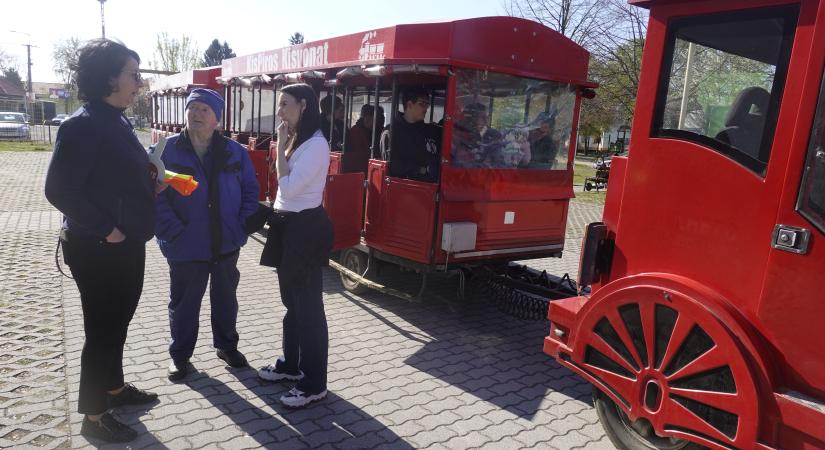 Nyuszi Expressz vitte a húsvét hírét Hosszúpályiban