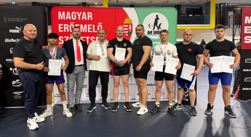 Bajnoki cím és meglepetéseredmények: így remekeltek a mérki erőemelők