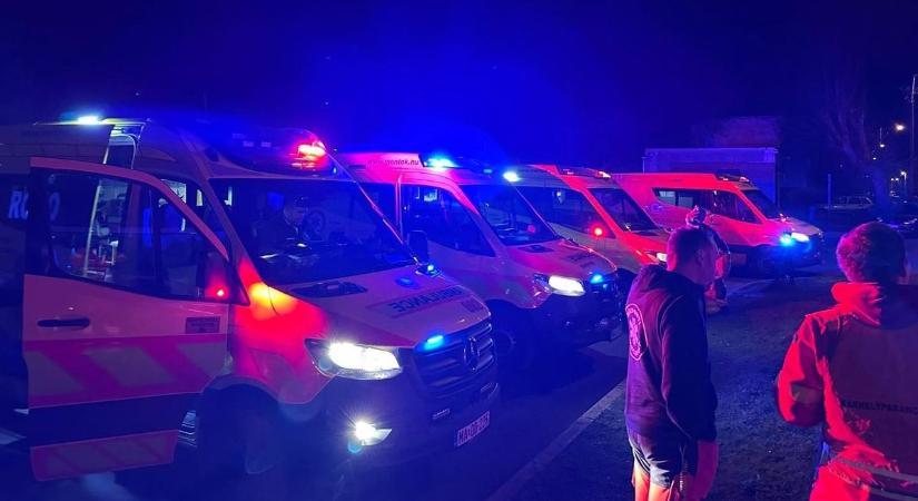 Tizenhat mentőegység rohant a tatabányai Hospice házhoz, önkéntesek is segítettek