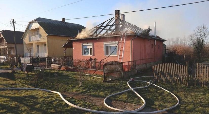 Mindenük odalett a tűzben, de ami a gesztelyi focipályán várt rájuk, arra nincsenek szavak – videóval