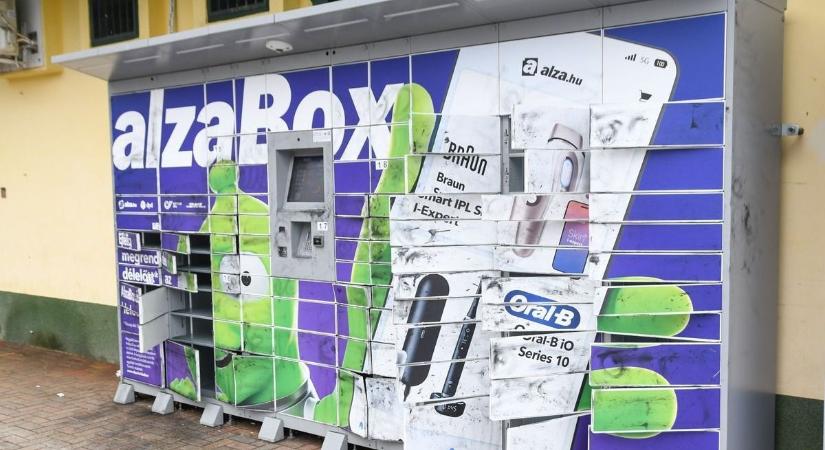 Egy apró hiba buktatta le a csomagautomata-fosztogatókat – egyikük még mindig szabadlábon van