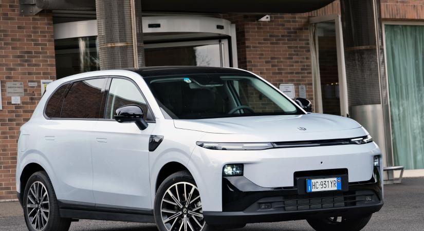 Benzin tartja életben az olcsó villanyautót