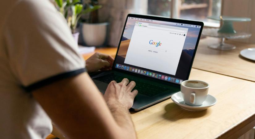 Figyelmeztetést adott ki a Google Chrome: azonnal frissíts, különben...