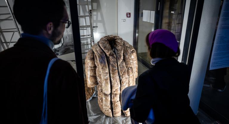 Elgondolkodtató jelenet fogadja az utca emberét a Keleti aluljáróban