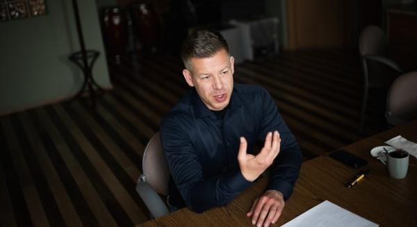 Magyar Péter: Orbán Viktor illegális titkosszolgálati eszközökkel akarta szétveretni a legnagyobb ellenzéki pártot