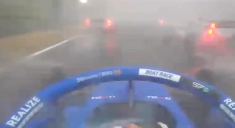 Videó: Az esőben nem látta az SC táblát, nekirohant a többieknek