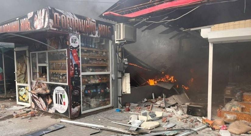 Egyre brutálisabbak az oroszok: többen meghaltak egy piac elleni támadásban