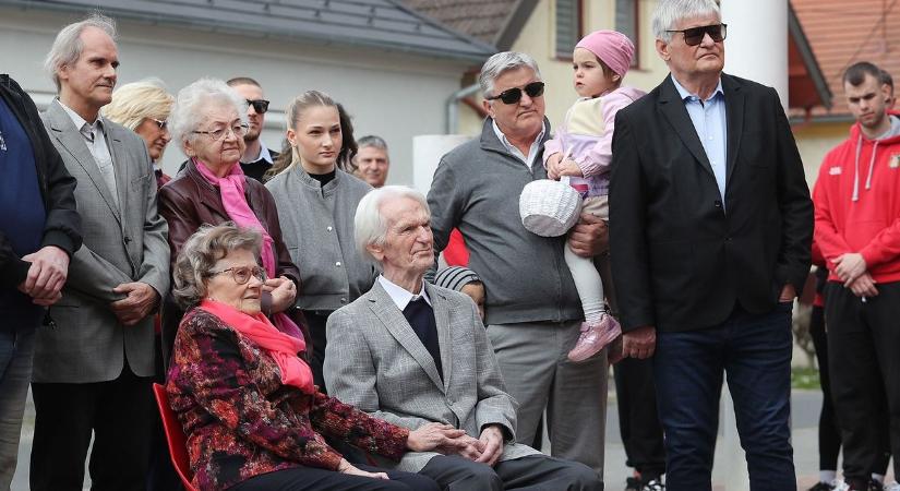 A körmendi kosárlabda meghonosítója nevét viseli a sportcsarnok - fotók