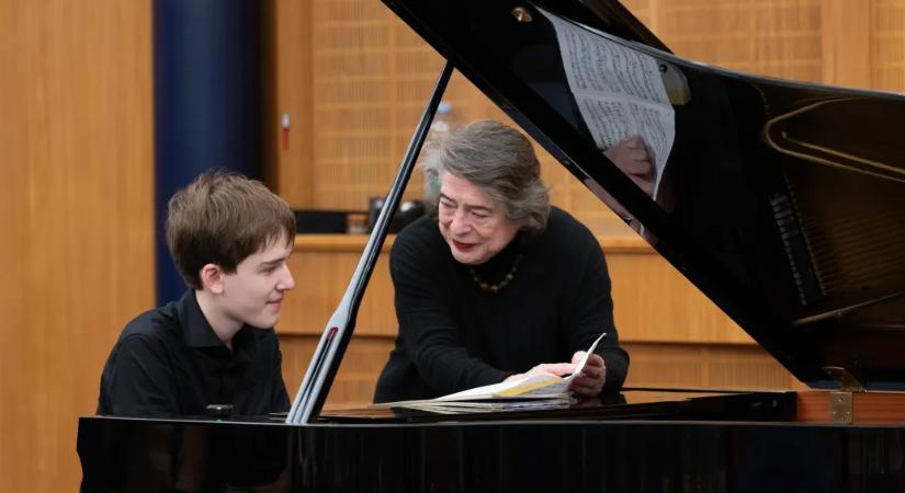 Több Mozart, kevesebb háború