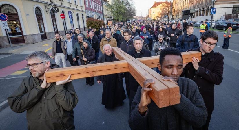 Krisztus szenvedéseire és feltámadására emlékeznek Zalaegerszegen