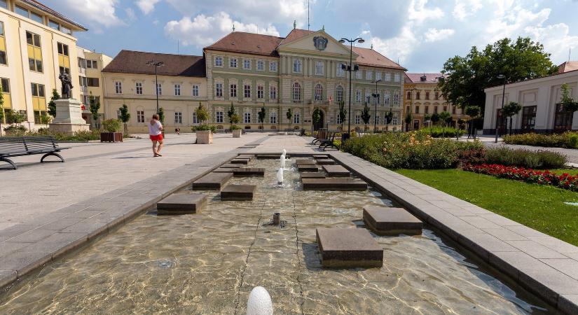 Beköszönt a nyár húsvétvasárnap ebben a városban, máshol viszont hajtépő szél és eső lesz - így alakul az időjárás a hosszú hétvégén