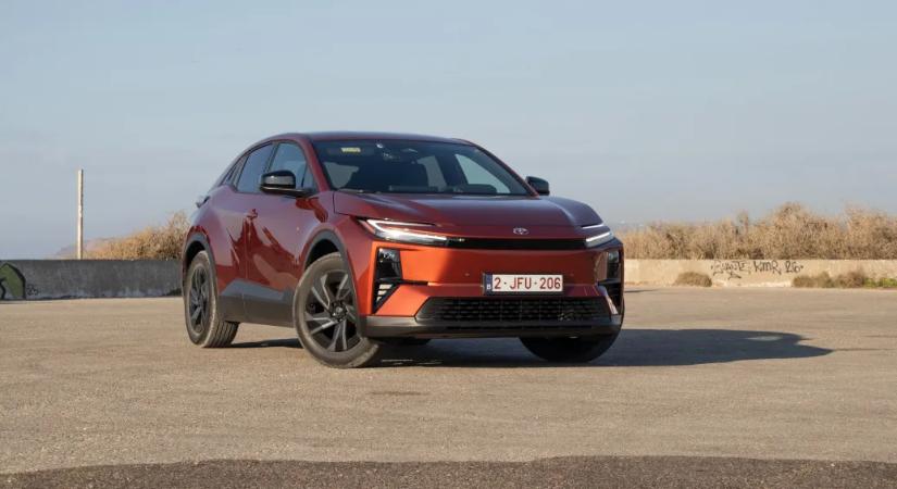 Ilyen, amikor a Toyota elkezdi komolyan venni a villanyautózást