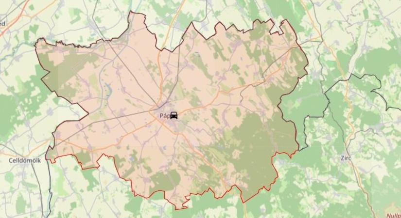 Durva baleset Pápán: tűzoltók és mentők rohantak a helyszínre