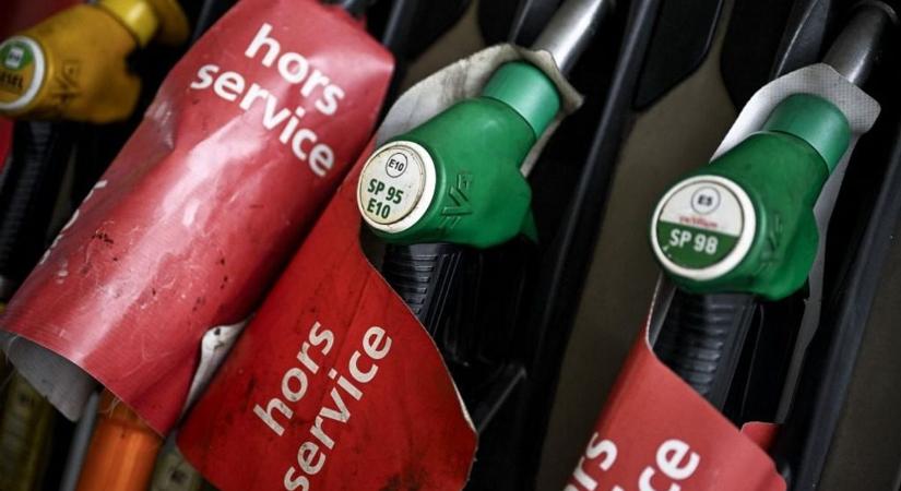 Elszálltak az üzemanyagárak, így reagált a kormány: ingyenes tömegközlekedés jön ebben az országban