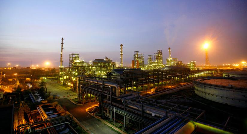 Irán karjaiba lökte a háború a világ egyik legnagyobb olajimportőrét