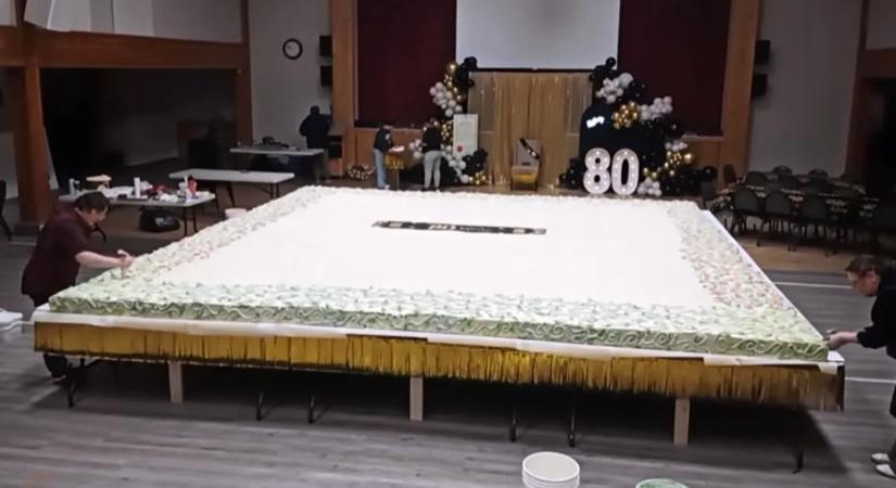 Ekkora születésnapi tortát még biztosan nem látott – videó