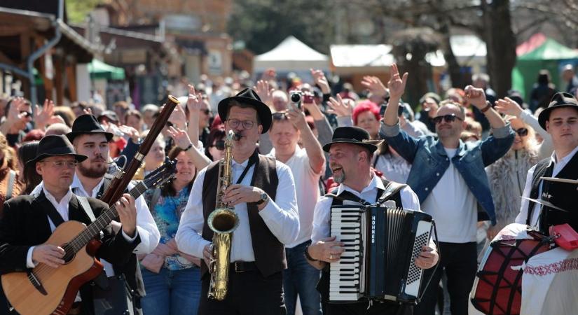 Vallott a főszakács a Hungarikum Pikniken, elárulta a halászlé titkát – Magyarország színe java a Szépasszonyvölgyben