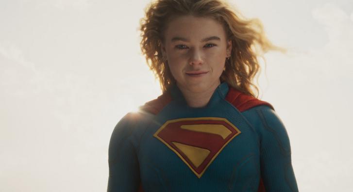 Milly Alcock 22 évesen majdnem feladta a karrierjét, most saját Supergirl-filmben robban be