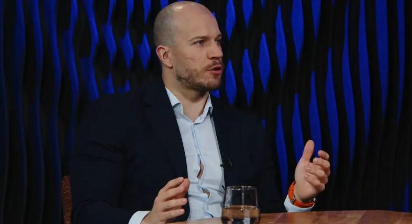 Pálinkás Szilveszter egy divatkatona, csak szerepelni akar – Videó