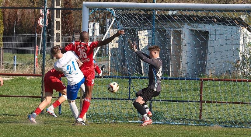 Kiütéssel győzött a Nagyecsed, botlott a rangadón a listavezető Nyírbátor (fotókkal, videóval)