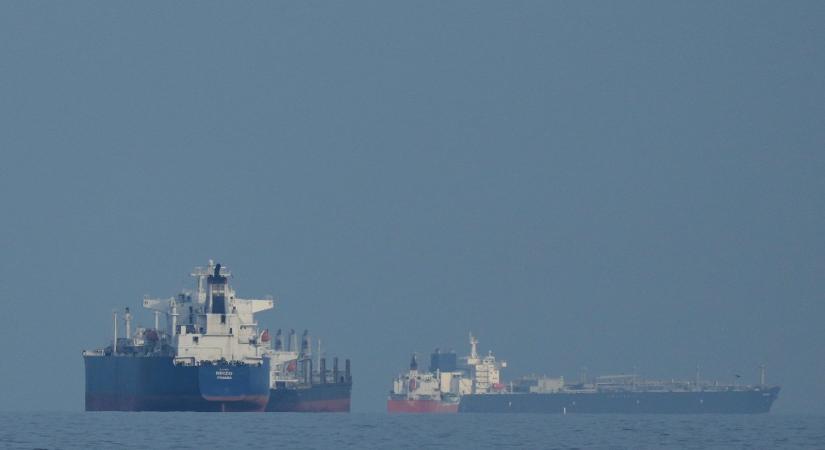 Kilőttek egy Izraelhez köthető hajót az irániak