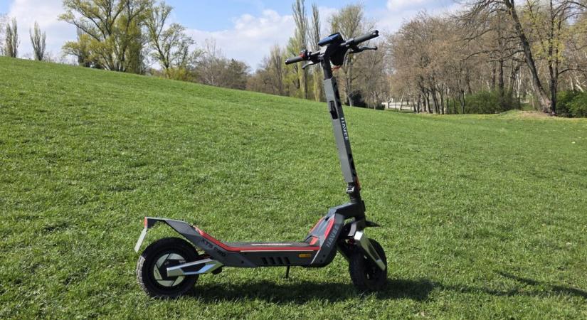 Navee XT5 Pro teszt: Mit tud a brutál elős „SUV” roller?