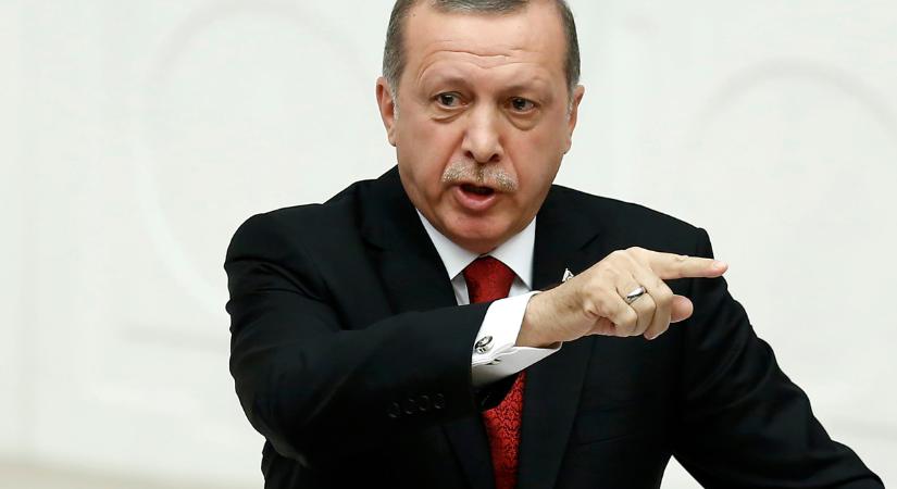 Recep Tayyip Erdoğan telefonon figyelmeztette a NATO-t