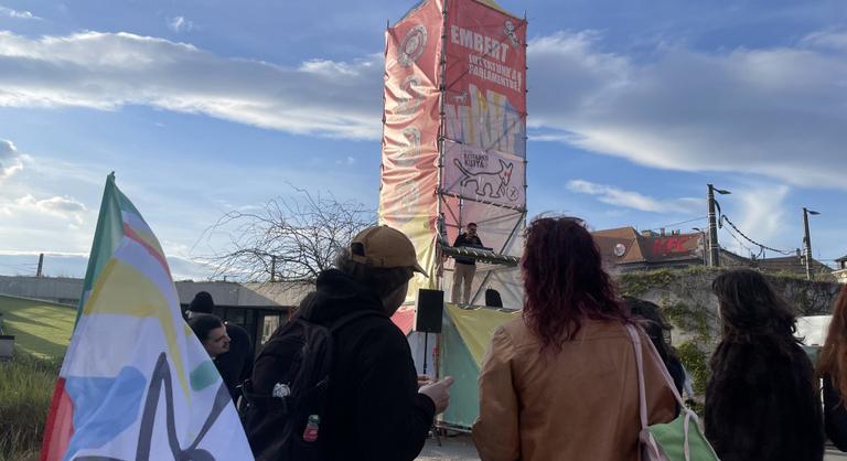 Kilőtte rakétáját a Kutyapárt, és egyenesen a Parlamentet célozta meg