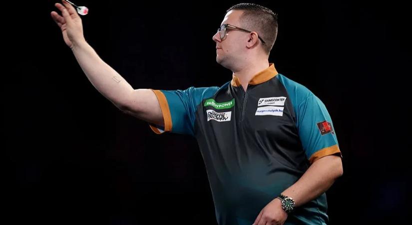 Első magyarként nyert külföldön a dartsjátékos Kovács Patrik