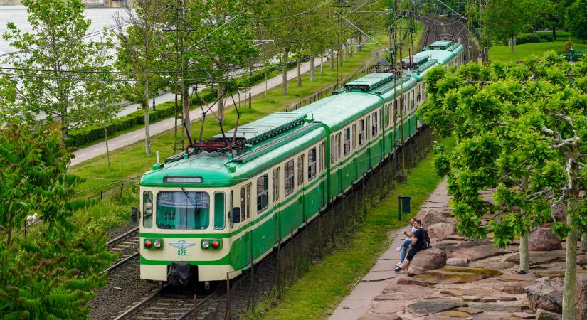 A kórházban meghalt a 14 éves fiú, akit telefonozás közben ütött el a HÉV hétfőn