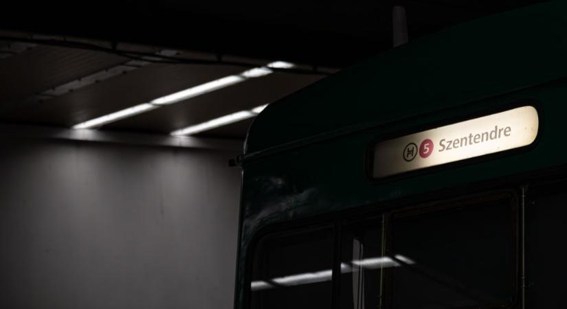 Meghalt a 14 éves fiú, akit hétfőn ütött el a HÉV Óbudán