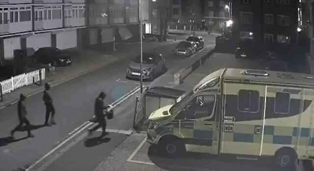 Vádemelés a londoni zsidó segélyszervezet mentőautóinak felgyújtása ügyében