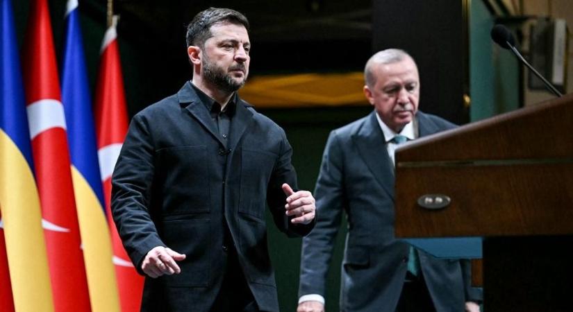 Valami készül: Törökországban landolt a kijevi delegáció, minden szem Zelenszkijre és Erdoganra szegeződik