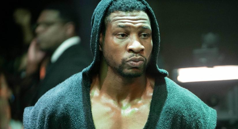 Kizuhant egy ablakon Jonathan Majors az új filmje kaotikus forgatásán, a színész könnyen megúszta az esetet