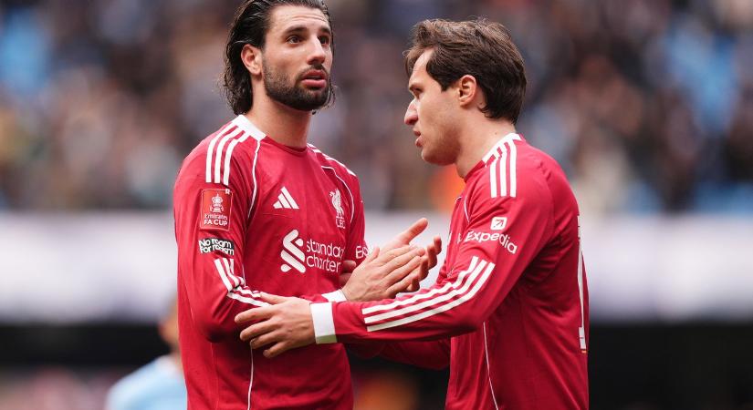 Szoboszlait rejtett kamera vette fel, rátámadt a szurkolókra, tettétől azonnal felrobbant a stadion