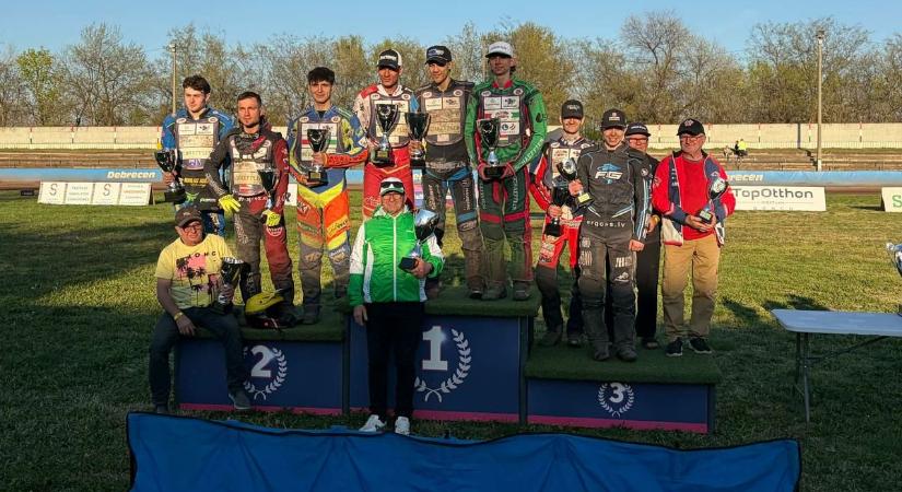 Nagyot bukott Magosi Norbert a debreceni salakmotoversenyen - videóval!