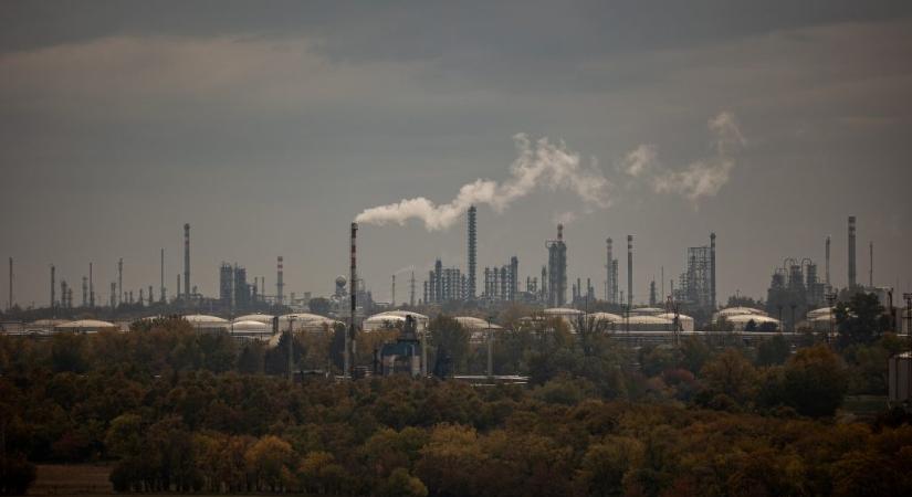 G7: Nem kizárt az ezerforintos benzinár