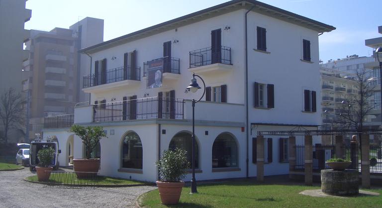 Egy olasz város megvette Mussolini egykori villáját, hogy ne kerüljön „fasiszta nosztalgiázók” kezébe