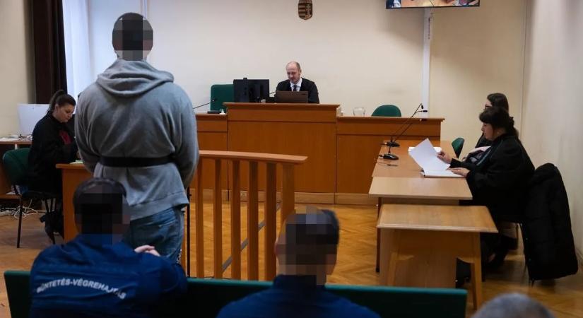"Megöllek titeket!" - A Népligetben meggyilkolt nő fia kaszabolta le a hódmezővásárhelyi kisgyerekes családot