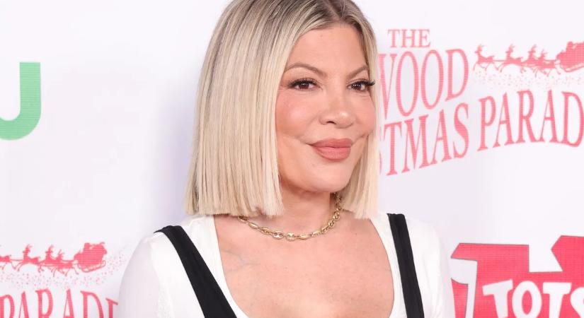 Tori Spelling és gyermekei brutális autóbalesetet szenvedtek - videó